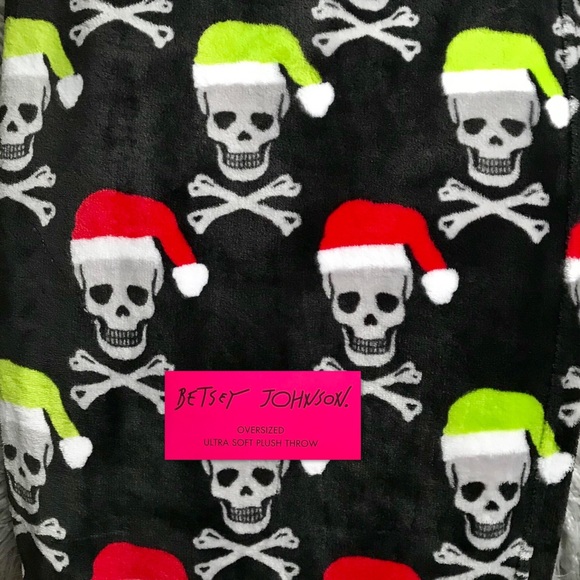 Betsey Johnson Black Skull Christmas Santa Throw - Picture 7 of 8